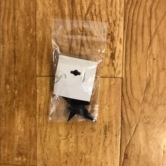 Pink ⚡️lightning bolt earrings⚡️ - Picture 7 of 7